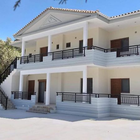 Chris Apartment Василики Екстериор снимка