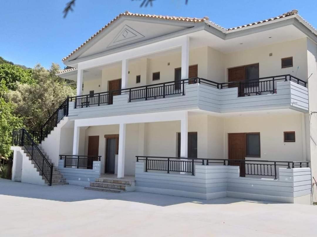 Chris Apartment Василики Екстериор снимка